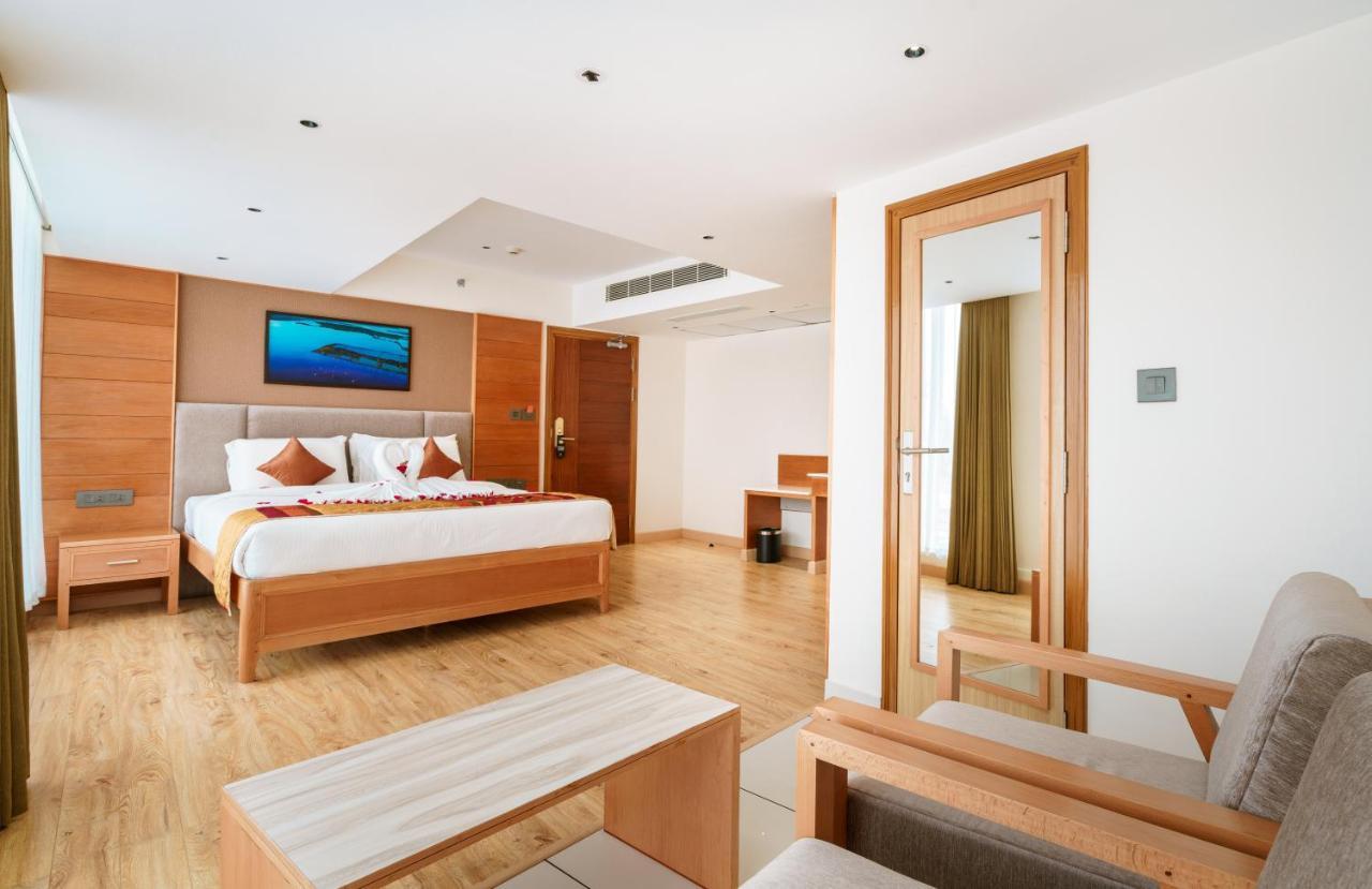 Townbridge Hotels & Suites Kochi Extérieur photo