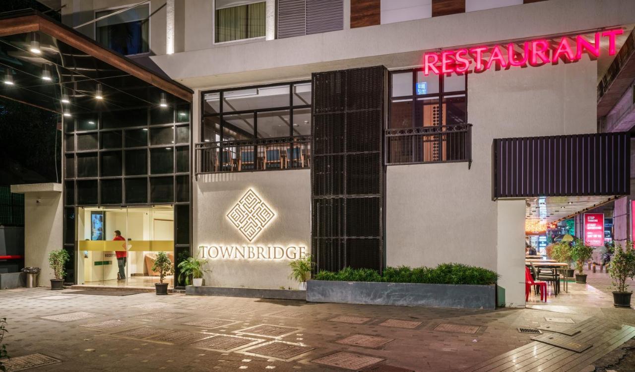 Townbridge Hotels & Suites Kochi Extérieur photo