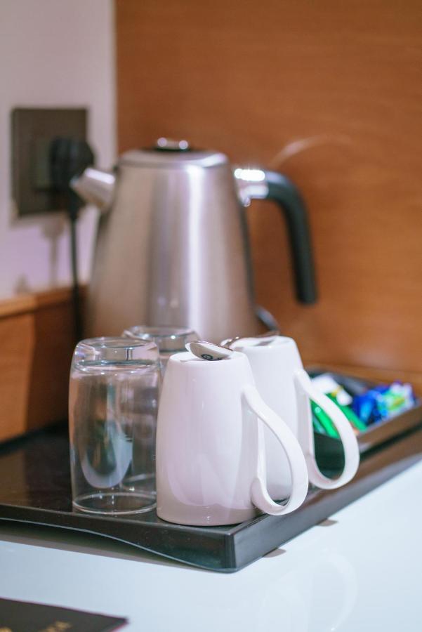 Townbridge Hotels & Suites Kochi Extérieur photo