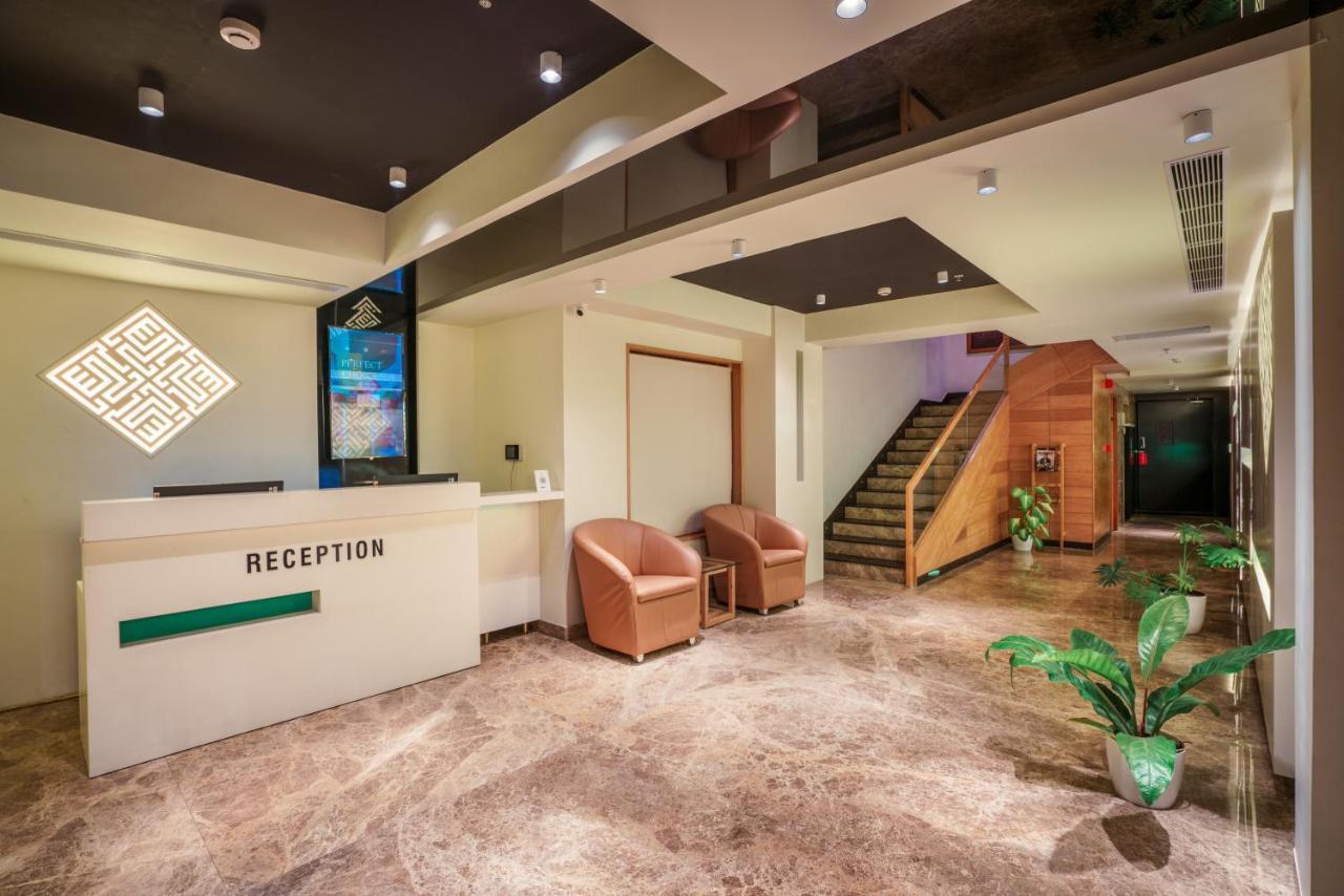 Townbridge Hotels & Suites Kochi Extérieur photo