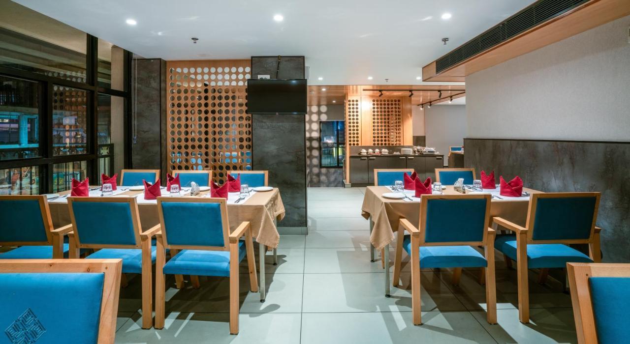 Townbridge Hotels & Suites Kochi Extérieur photo