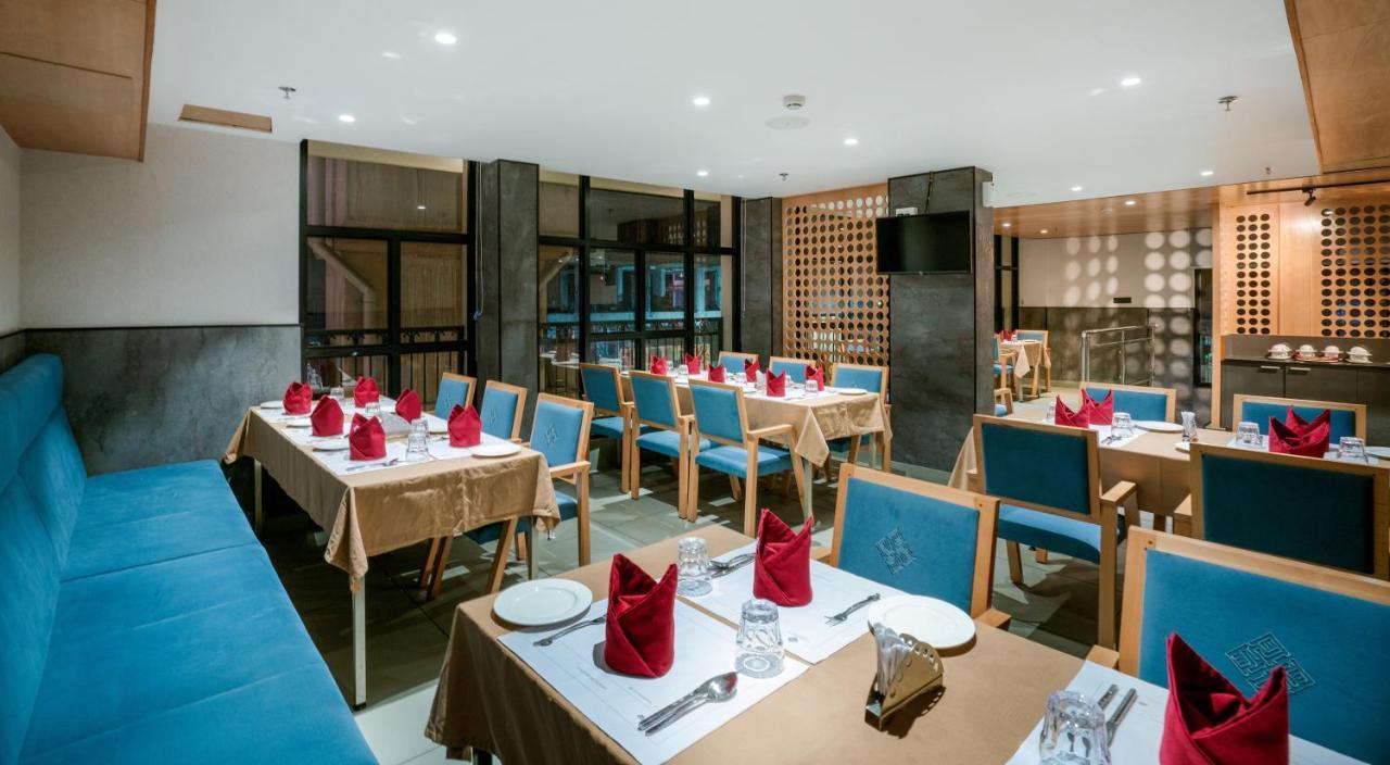Townbridge Hotels & Suites Kochi Extérieur photo