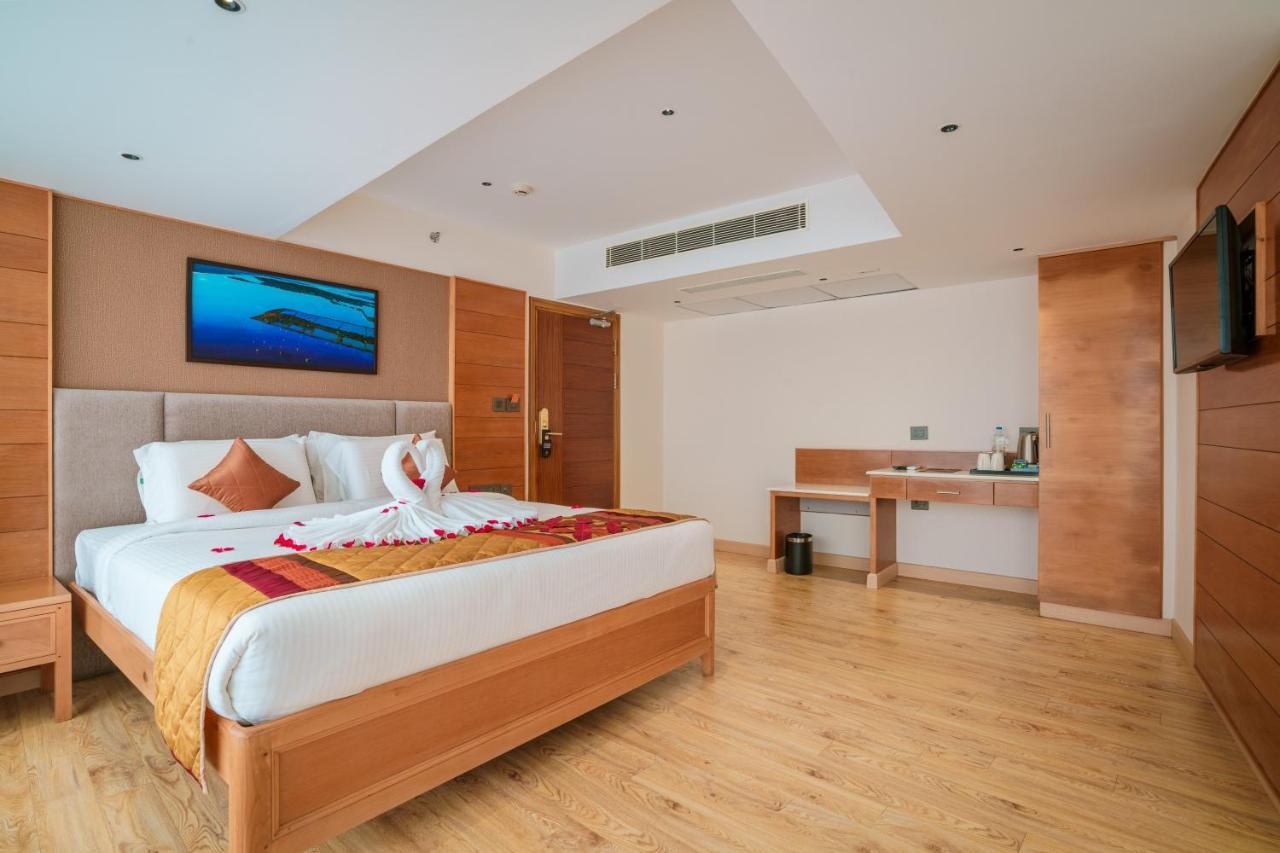 Townbridge Hotels & Suites Kochi Extérieur photo