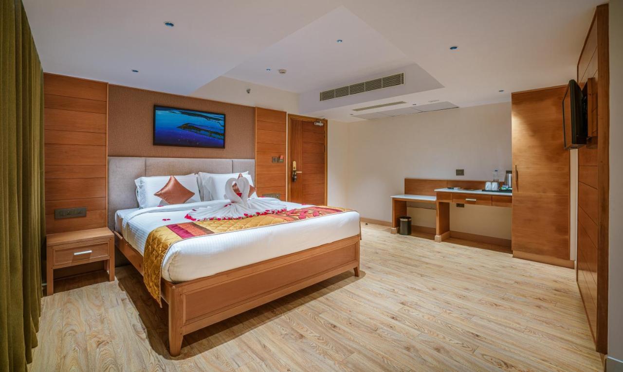 Townbridge Hotels & Suites Kochi Extérieur photo