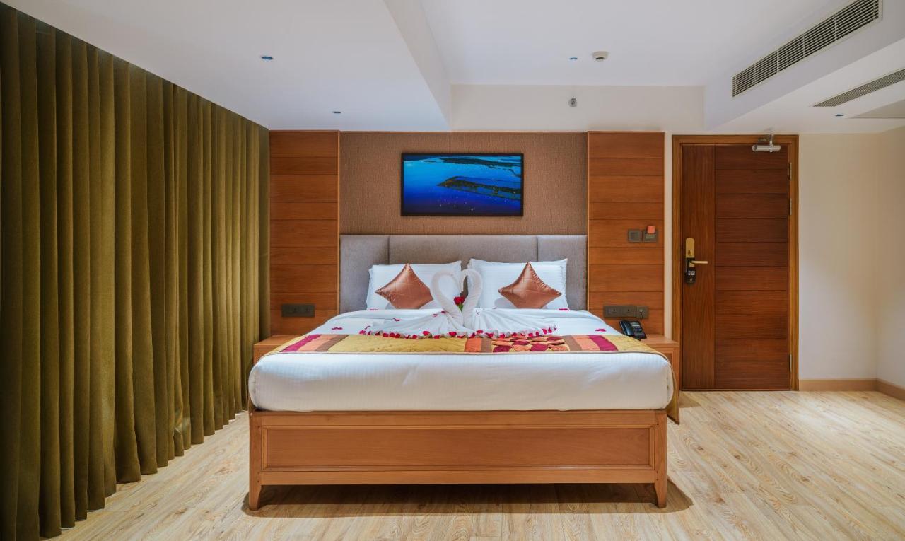 Townbridge Hotels & Suites Kochi Extérieur photo