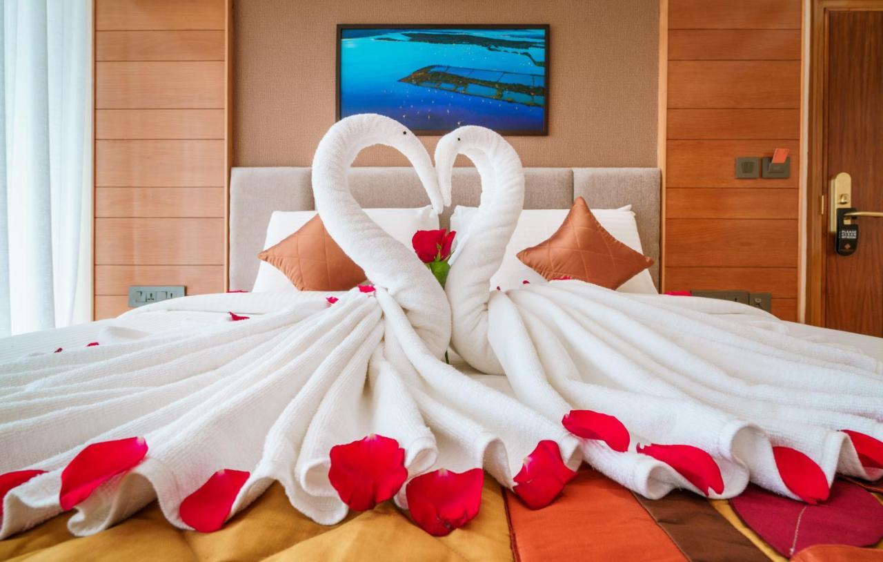 Townbridge Hotels & Suites Kochi Extérieur photo