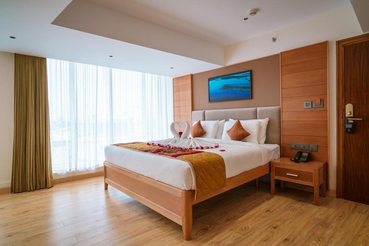 Townbridge Hotels & Suites Kochi Extérieur photo