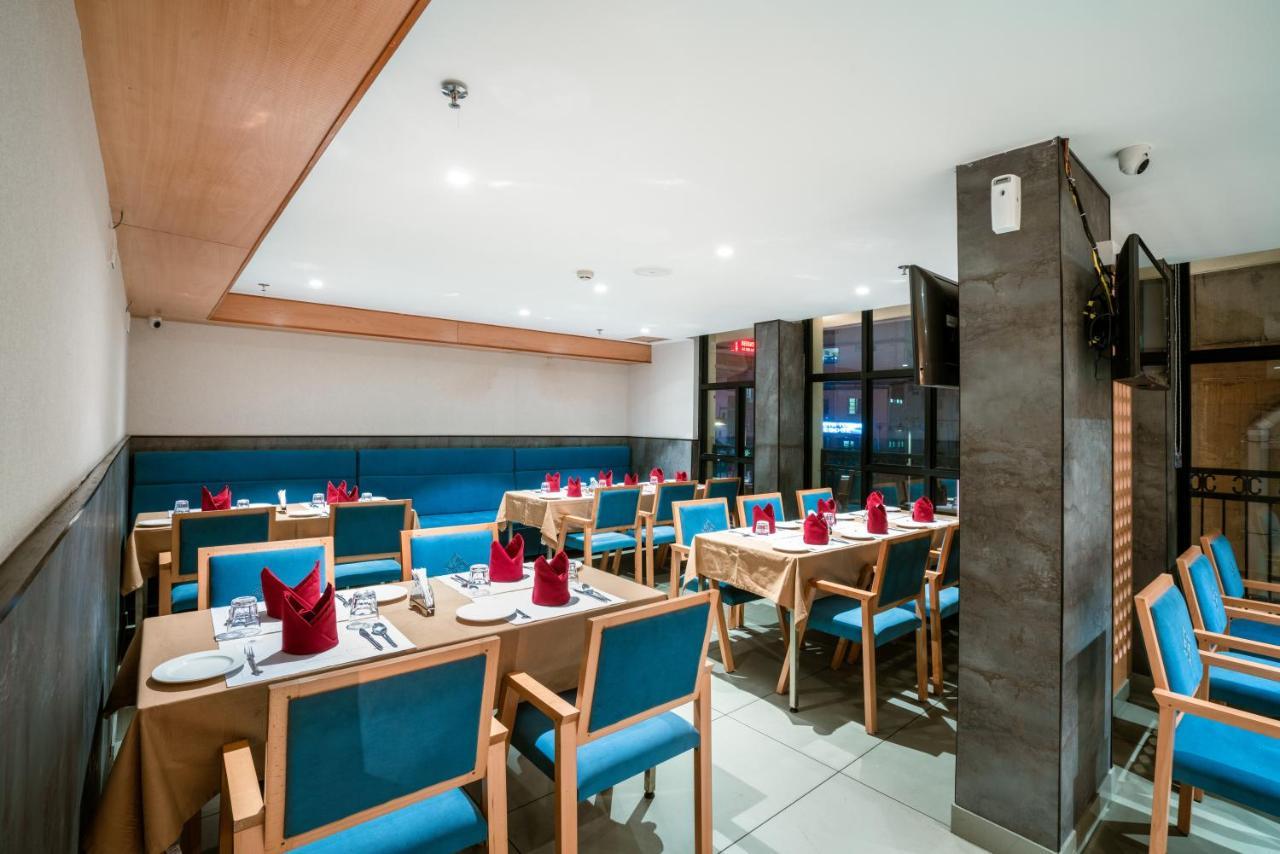 Townbridge Hotels & Suites Kochi Extérieur photo