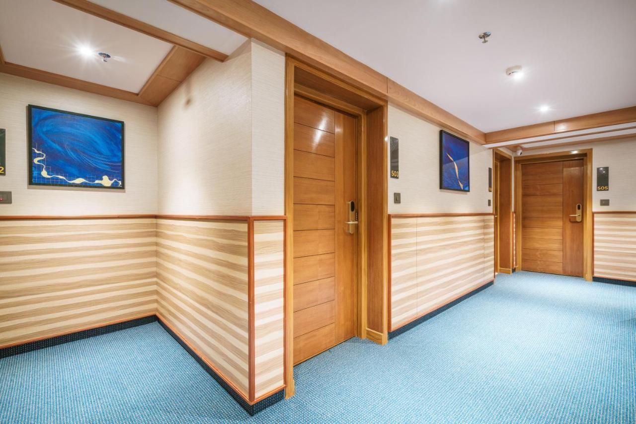 Townbridge Hotels & Suites Kochi Extérieur photo
