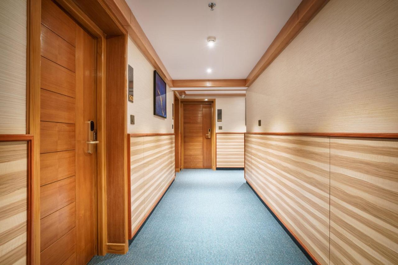 Townbridge Hotels & Suites Kochi Extérieur photo