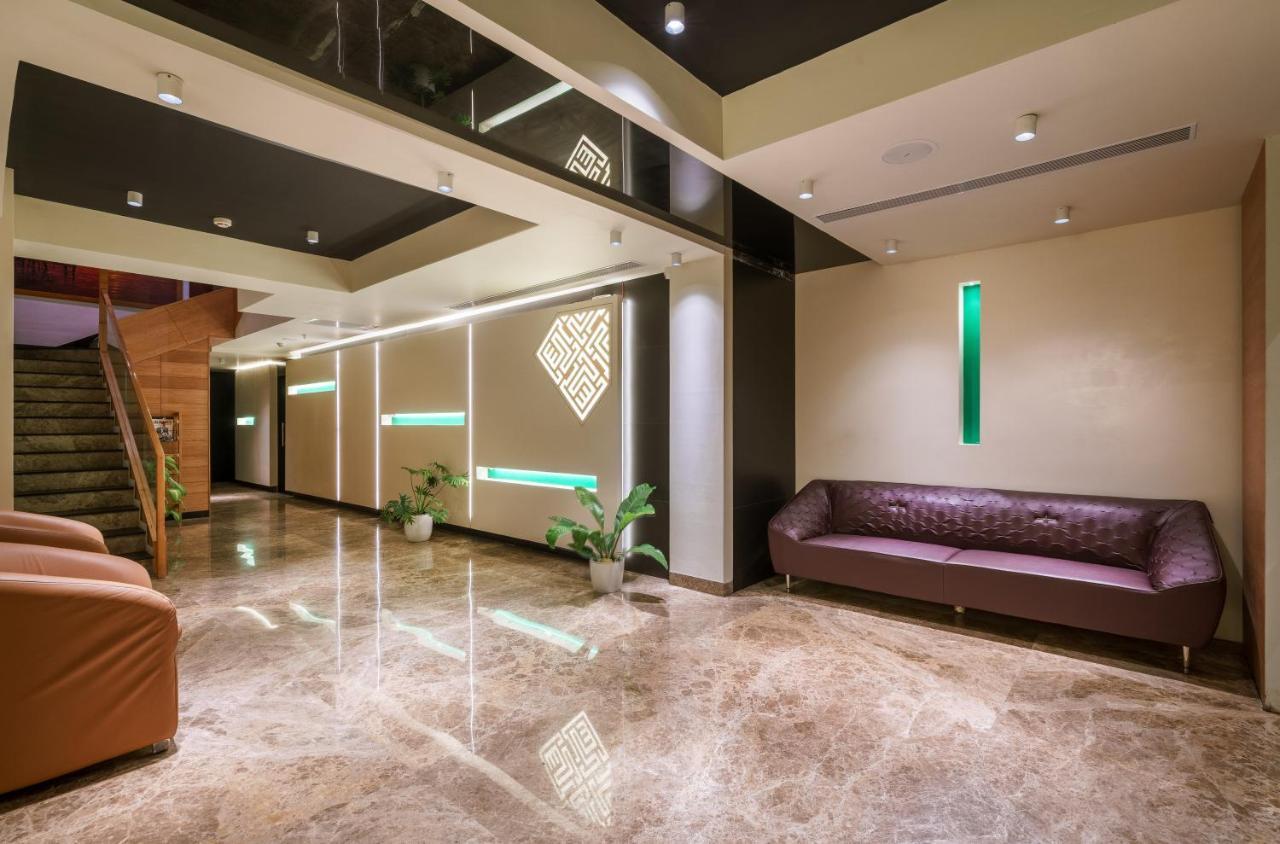 Townbridge Hotels & Suites Kochi Extérieur photo