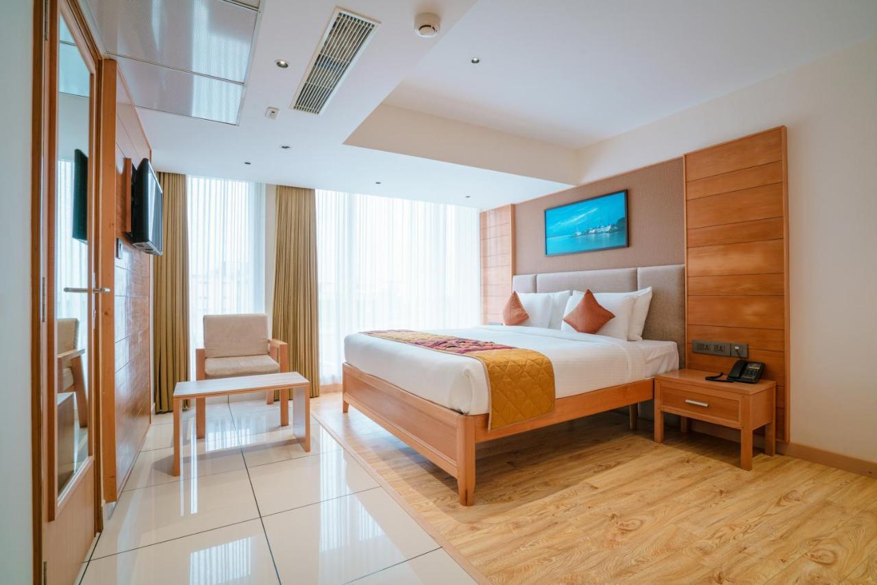 Townbridge Hotels & Suites Kochi Extérieur photo