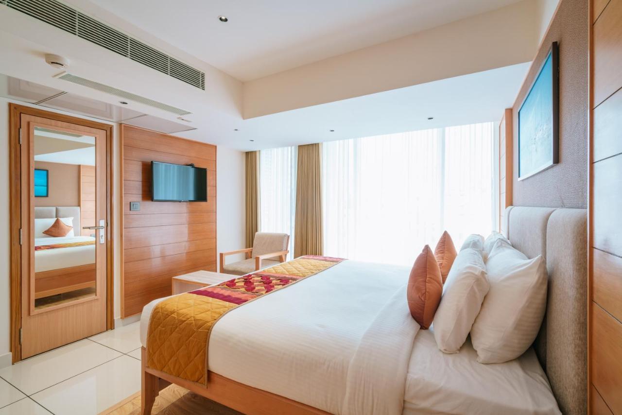 Townbridge Hotels & Suites Kochi Extérieur photo