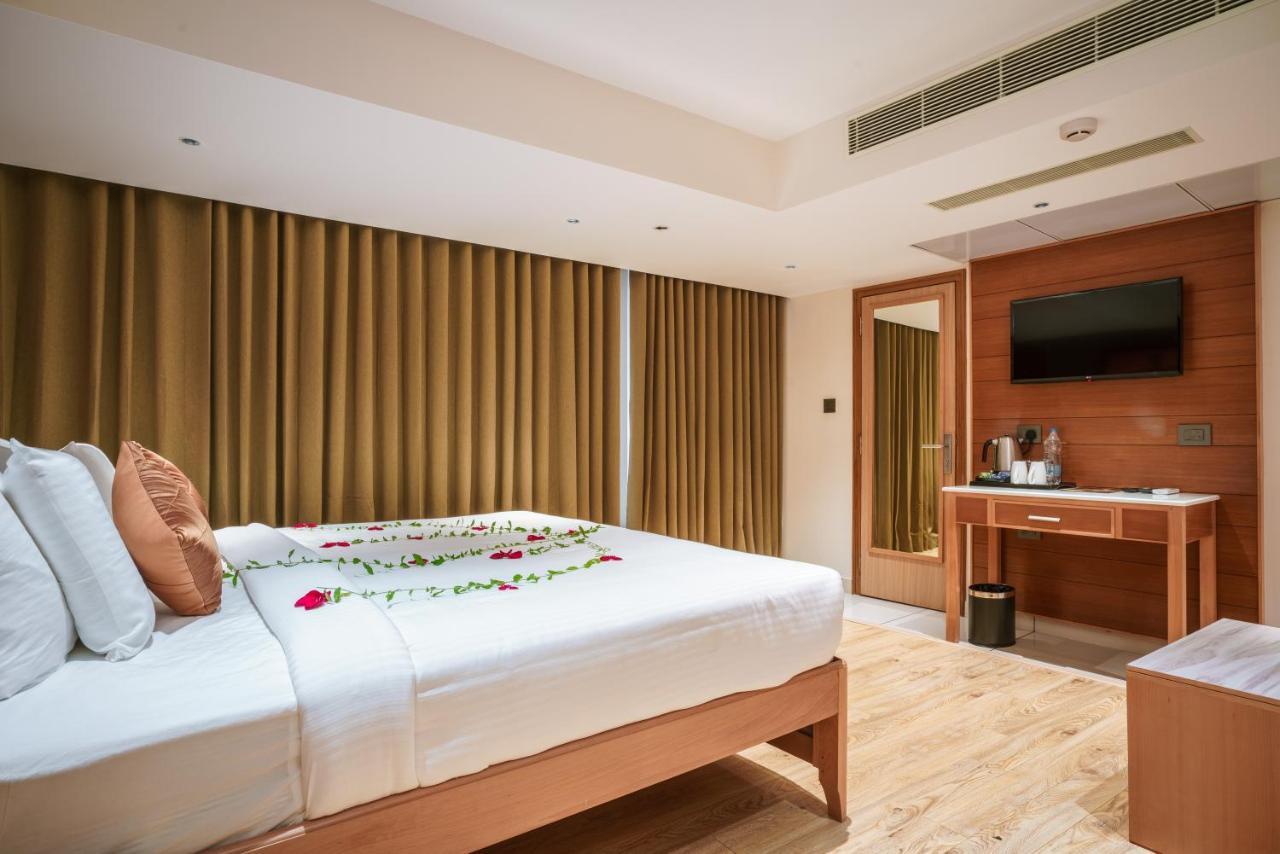 Townbridge Hotels & Suites Kochi Extérieur photo