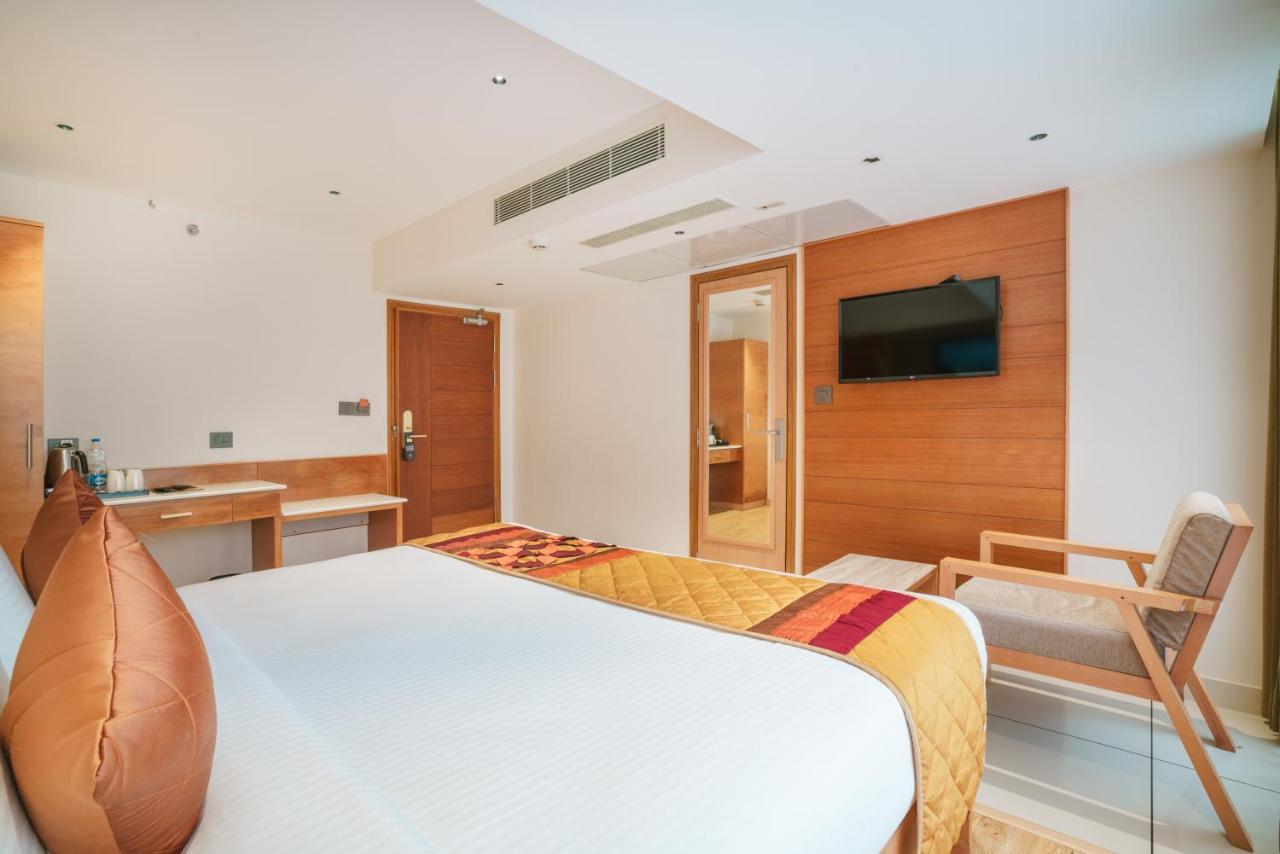 Townbridge Hotels & Suites Kochi Extérieur photo
