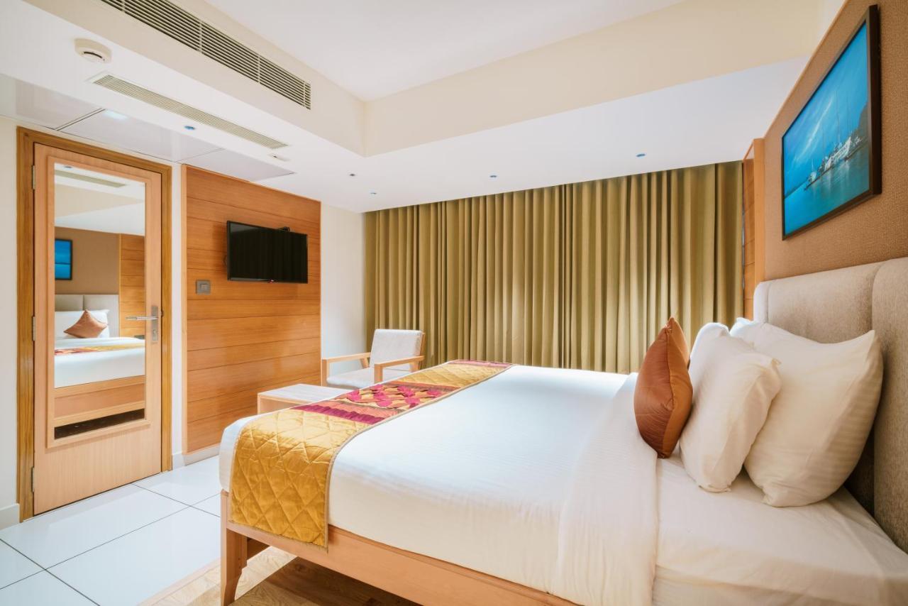 Townbridge Hotels & Suites Kochi Extérieur photo