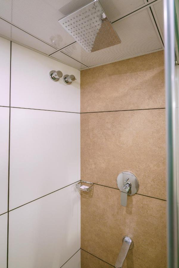 Townbridge Hotels & Suites Kochi Extérieur photo
