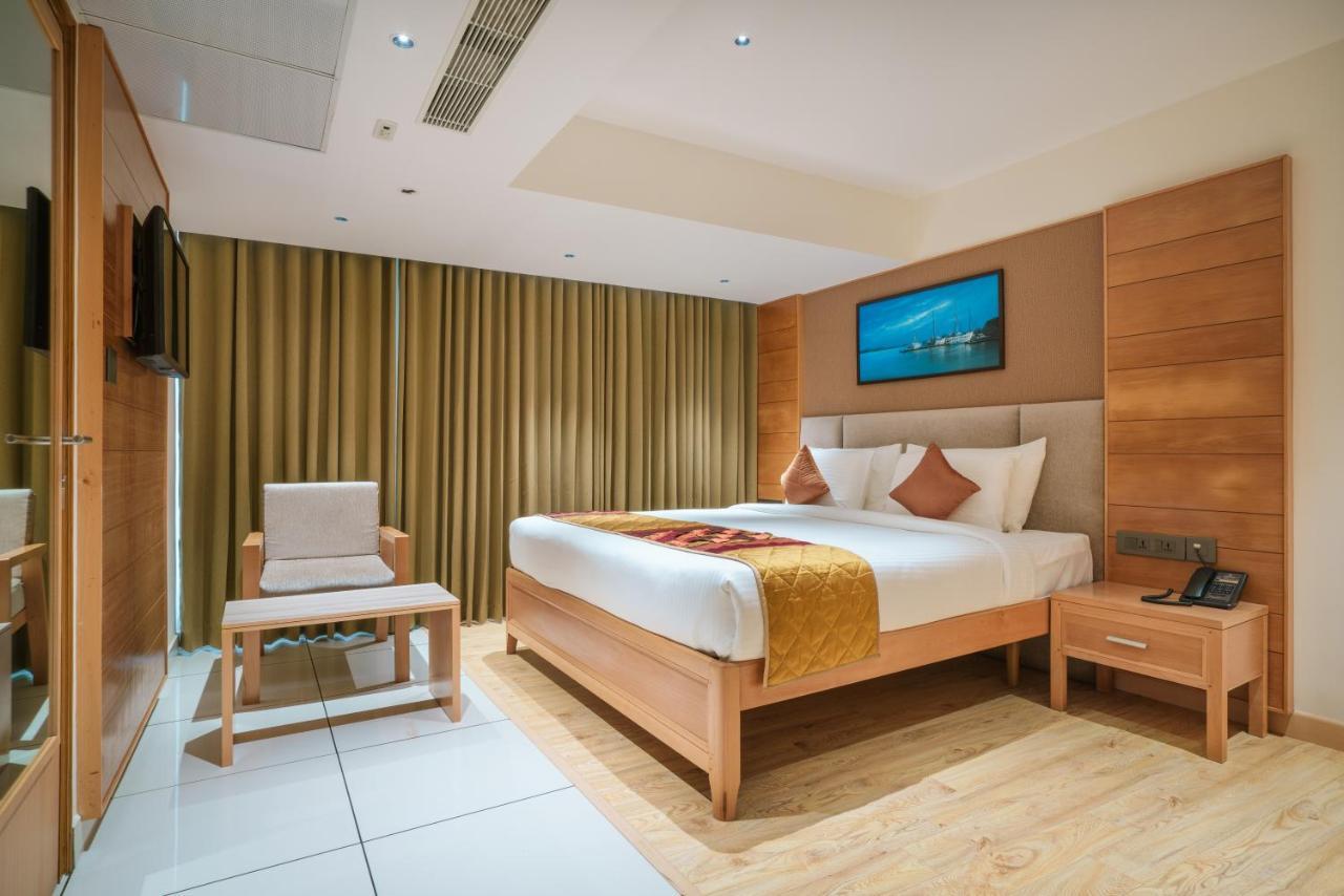 Townbridge Hotels & Suites Kochi Extérieur photo