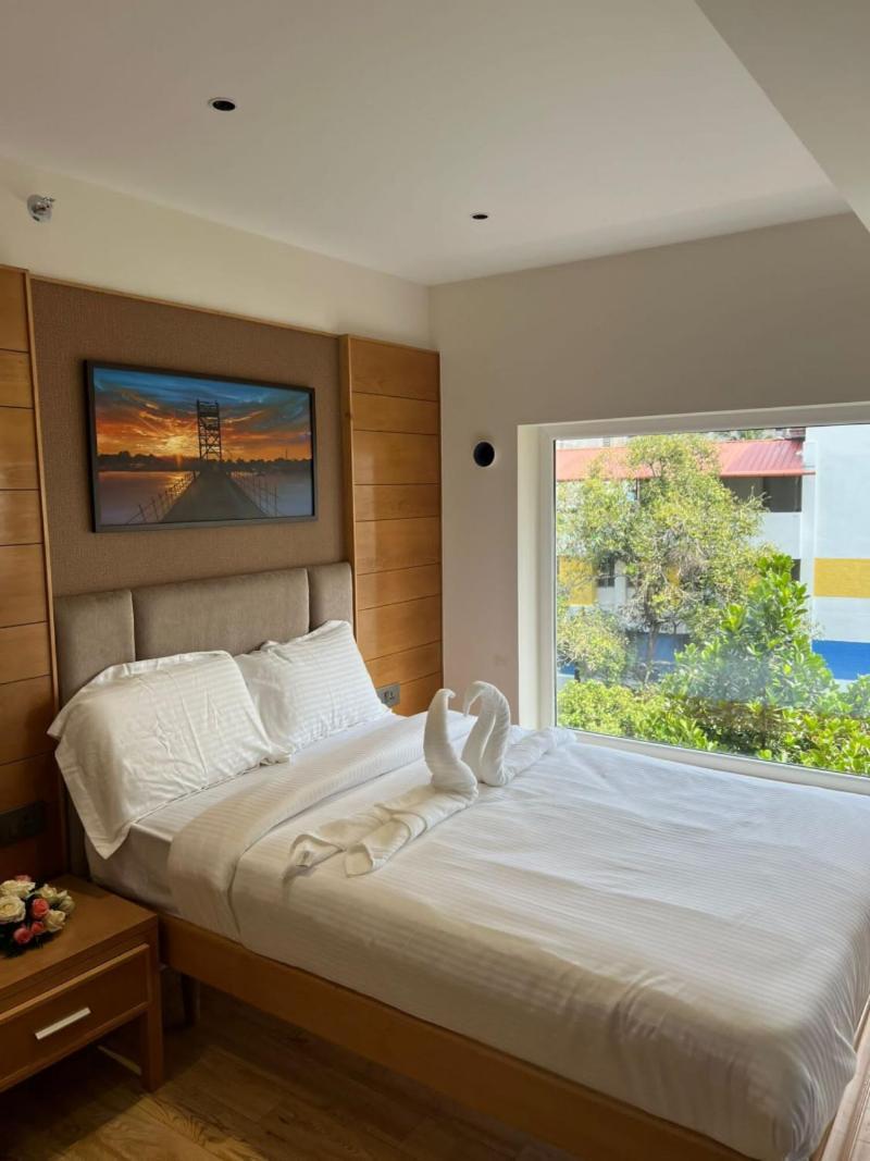 Townbridge Hotels & Suites Kochi Extérieur photo